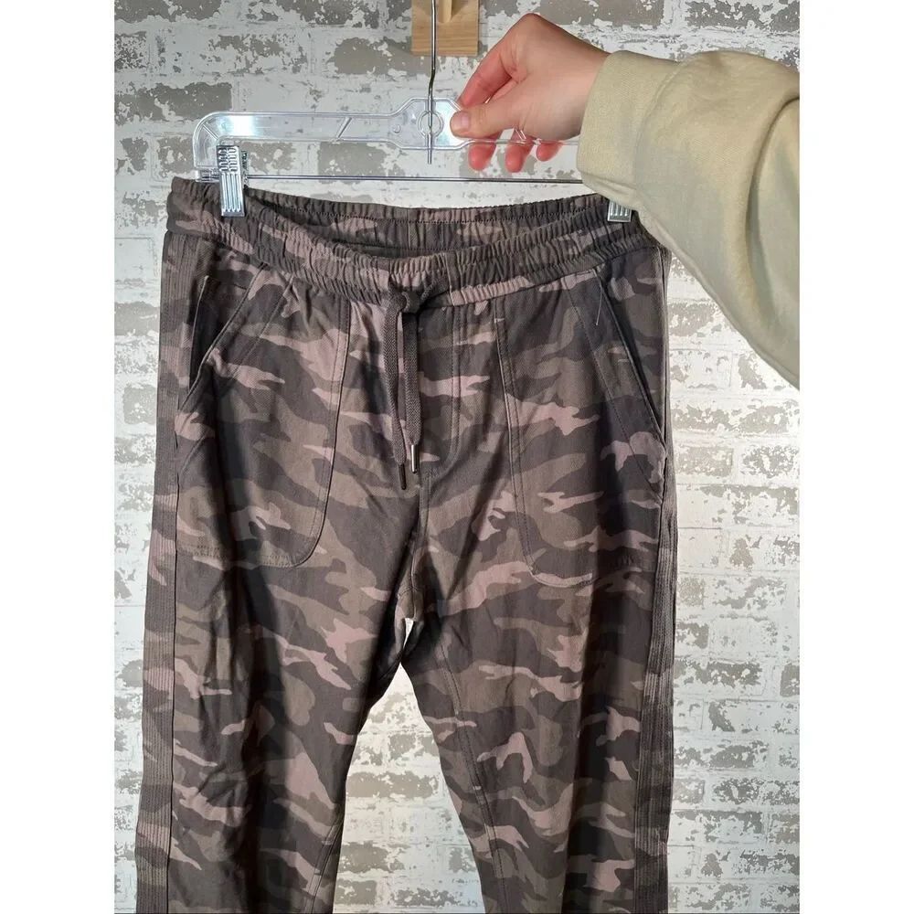 Athleta | women camouflage farallon jogger pants